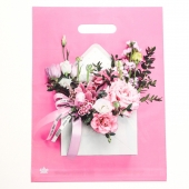 Розовый пакет с цветочным принтом и вырубной ручкой (40х31 см) - Сима-Ленд - купить с доставкой в Архангельске