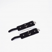 Черные кожаные наручники с хромированной фурнитурой - Crazy Handmade - купить с доставкой в Архангельске