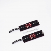 Черные кожаные наручники с красным декором и строчкой - Crazy Handmade - купить с доставкой в Архангельске