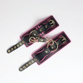 Черные кожаные наручники с розовой строчкой - Crazy Handmade - купить с доставкой в Архангельске