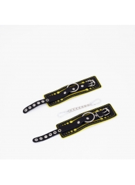 Черно-желтые кожаные наручники с жёлтой строчкой - Crazy Handmade - купить с доставкой в Архангельске