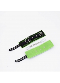 Черно-зеленые кожаные наручники с зеленой строчкой - Crazy Handmade - купить с доставкой в Архангельске