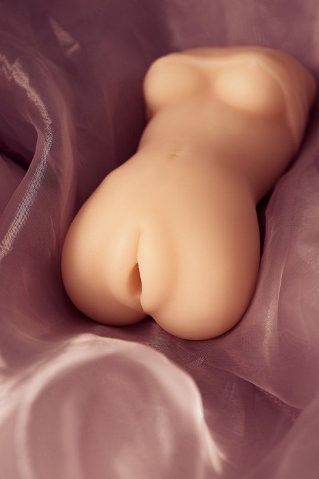 Телесный мастурбатор в виде женской фигурки - Toyfa Basic - в Архангельске купить с доставкой