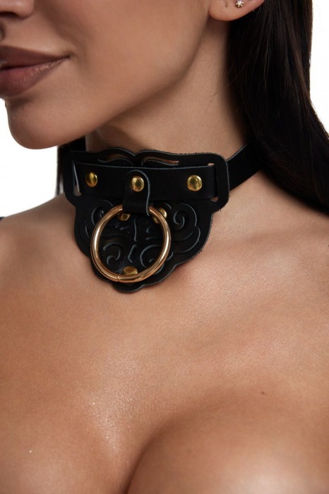 Черный фигурный кожаный ошейник с золотистой фурнитурой - Crazy Handmade - купить с доставкой в Архангельске
