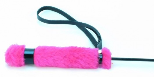 Лаковый стек с розовой меховой ручкой - 64 см. - БДСМ Арсенал - купить с доставкой в Архангельске