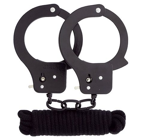 Чёрные наручники из листового металла в комплекте с веревкой BONDX METAL CUFFS LOVE ROPE SET - Dream Toys - купить с доставкой в Архангельске